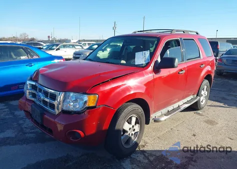 2011 Ford Escape Xls z USA, uszkodzony, nr VIN 1FMCU0C76BKB90559